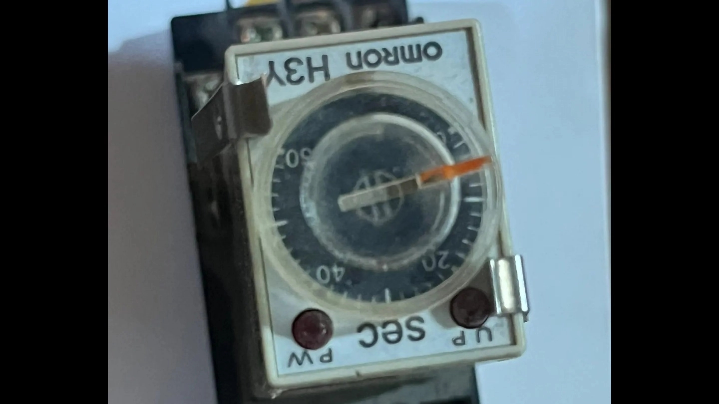 OmRon H3Y-4 - TIMER SOURCE CONTACT 110VAC ЗА 250VAC RESISTIVE