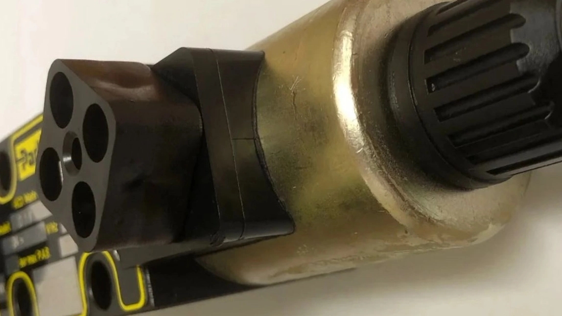 شیر کنترل جهت *Parker D1VW1CNJP75